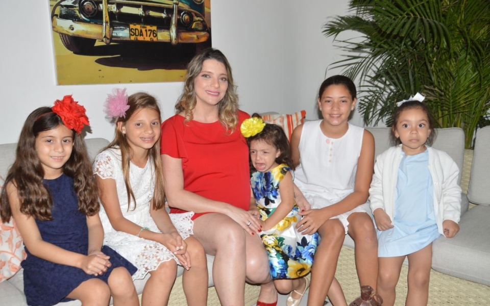 Oscar Mejía/seguimiento.co La festejada junto a Claire de Vengoechea, María Camila y María Carolina Campo, Sara Martínez y Sabrina Zúñiga.