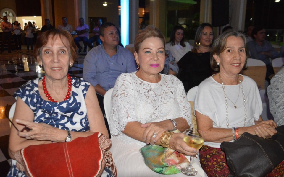 Clara de Zúñiga, Sarita Caballero de Gutiérrez, Vicky Aguilera de Méndez y Api Dávila de Guerrero. 