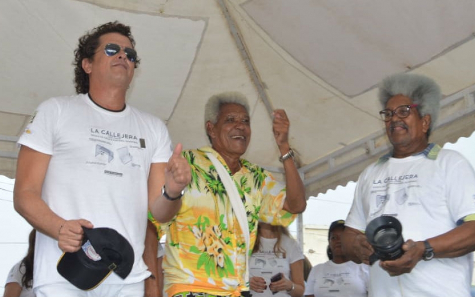 CARLOS VIVES DEPARTIÓ CON LÍDERES Y GESTORES CULTURALES DEL BARRIO 