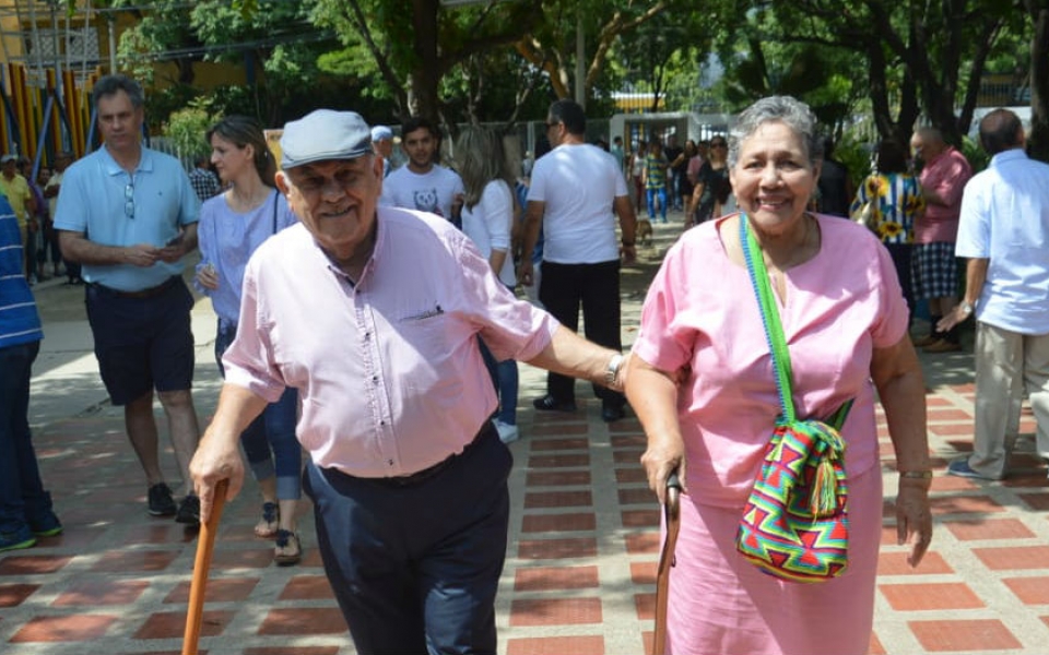 Los votos de los adultos mayores se destacan frente a la participación de los jóvenes en la ciudad.