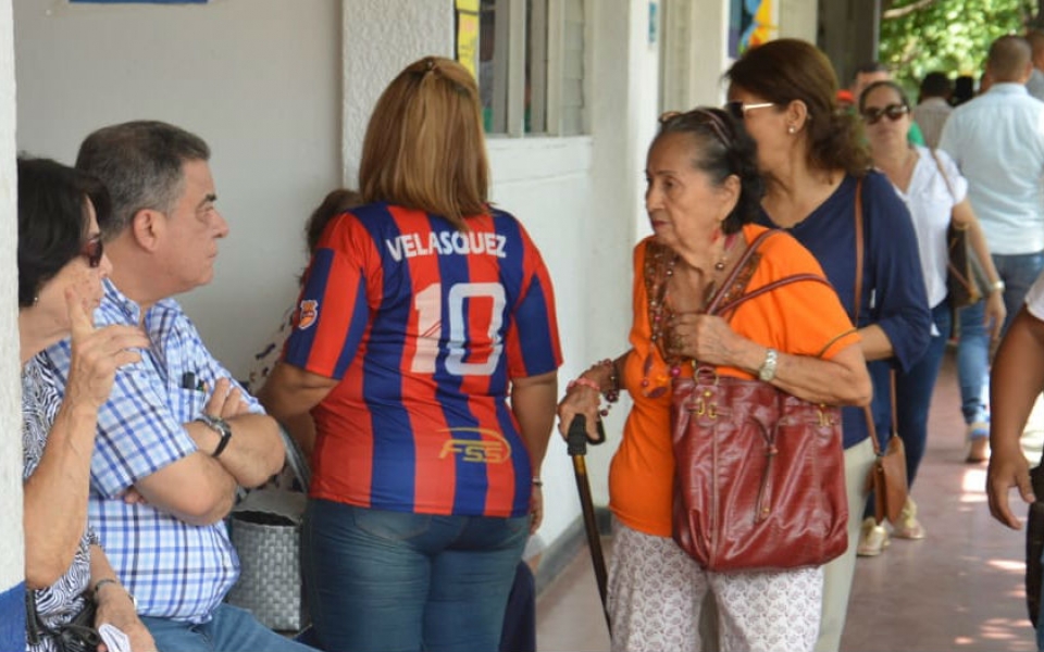 Los votos de los adultos mayores se destacan frente a la participación de los jóvenes en la ciudad.