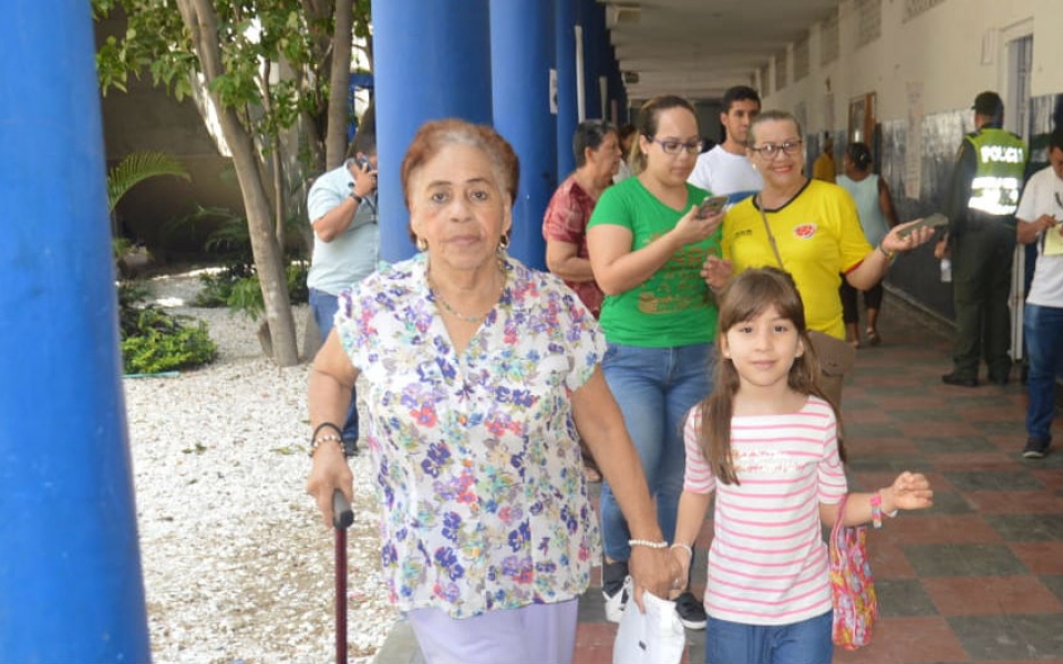 Oscar Mejía- Seguimiento.co Los votos de los adultos mayores se destacan frente a la participación de los jóvenes en la ciudad.