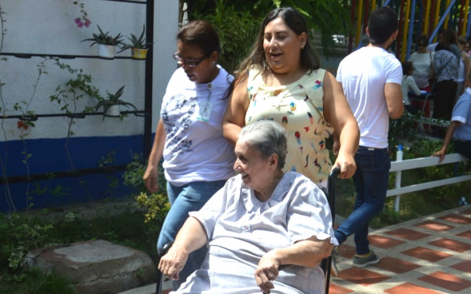 Los votos de los adultos mayores se destacan frente a la participación de los jóvenes en la ciudad.