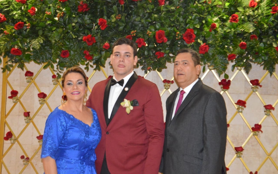 Óscar Mejía - Seguimiento.co El gerente del Hospital Troconis, Tomás Díaz Granados y Mary García Velásquez, acompañan a su hijo Tomás Díaz Granados García.
