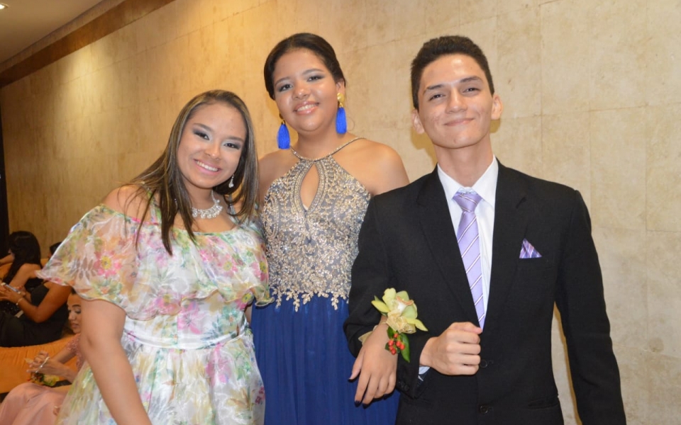 Óscar Mejía - Seguimiento.co Camila Reyes, Laura Monroy y Juan Camilo Londoño.