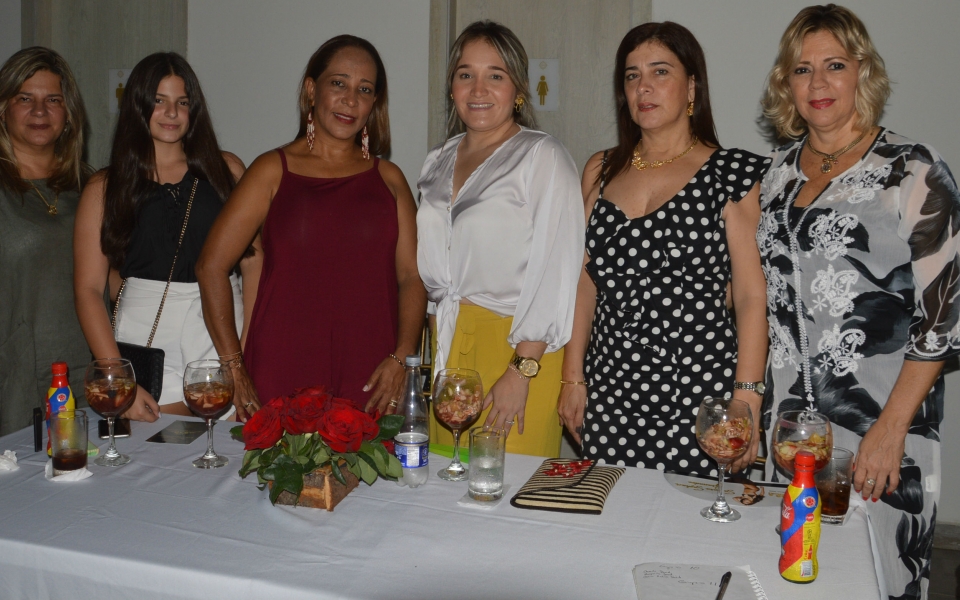 Emilita Saade, Celina Daza, Luz Stela Méndez, Patricia Cera, Claudia Gómez, Ingrid Vega