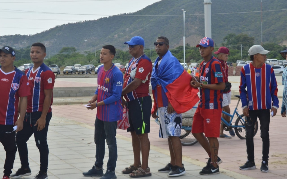 Desde temprano apoyando al Unión.