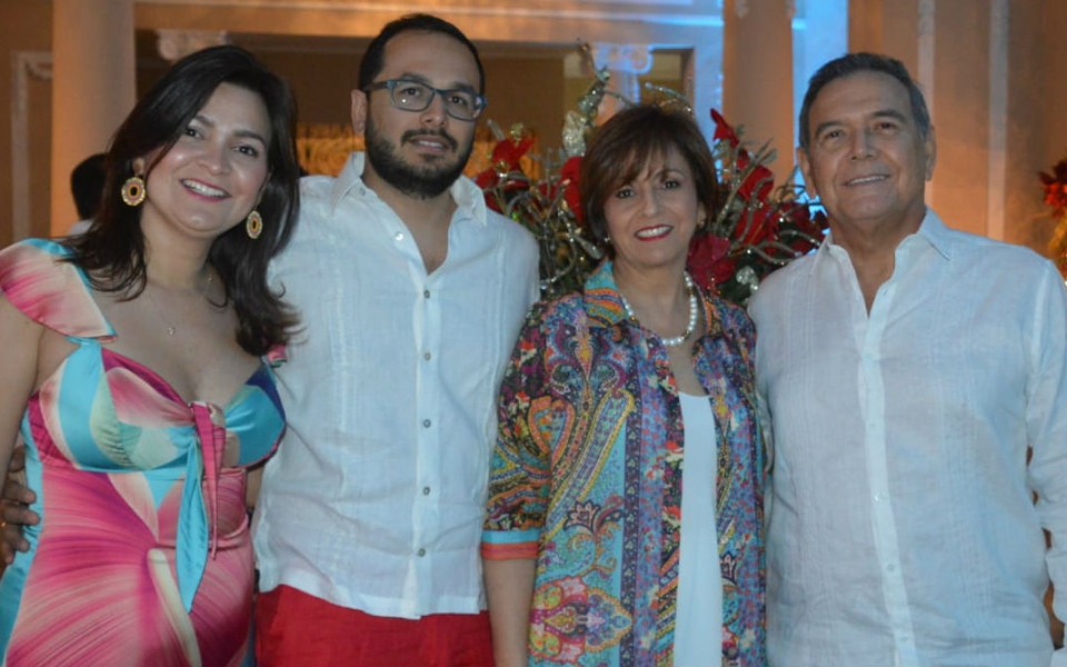 María Cristina Pacheco, Anselmo Andrés Martínez, Esperanza Rojas y Anselmo Martínez.