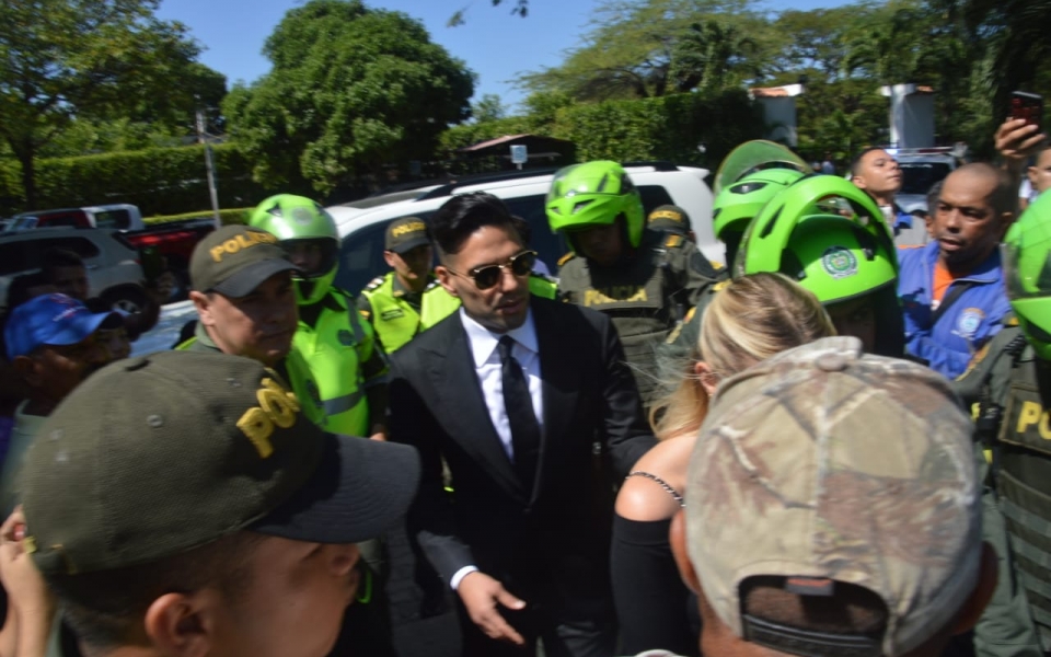 Óscar Mejía - Seguimiento.co Ingreso de 'El Tigre' a ver a su fallecido padre.