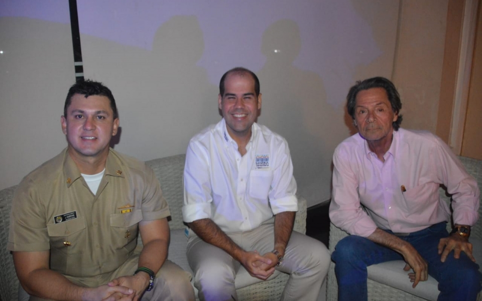 Juan Carlos, Mauricio Peláez y Neil Phillips 