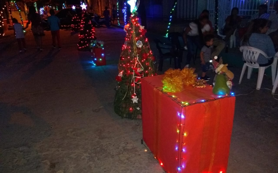 Iluminación navideña en el barrio Corea 