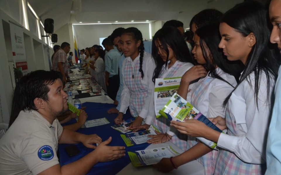 Oscar Mejía-Seguimiento Feria de Universidades en el Colegio Bilingüe Santa Marta