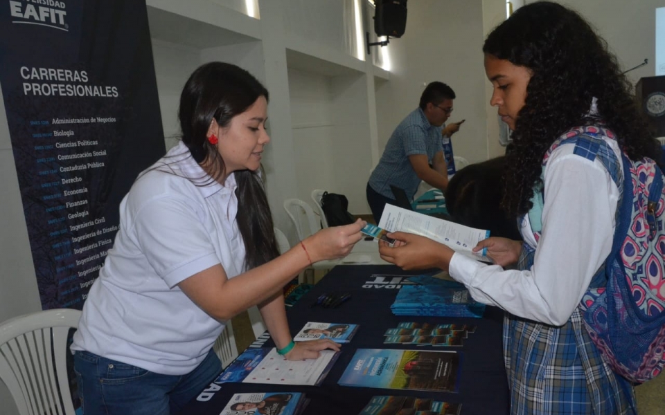 Oscar Mejía-Seguimiento Feria de Universidades en el Colegio Bilingüe Santa Marta