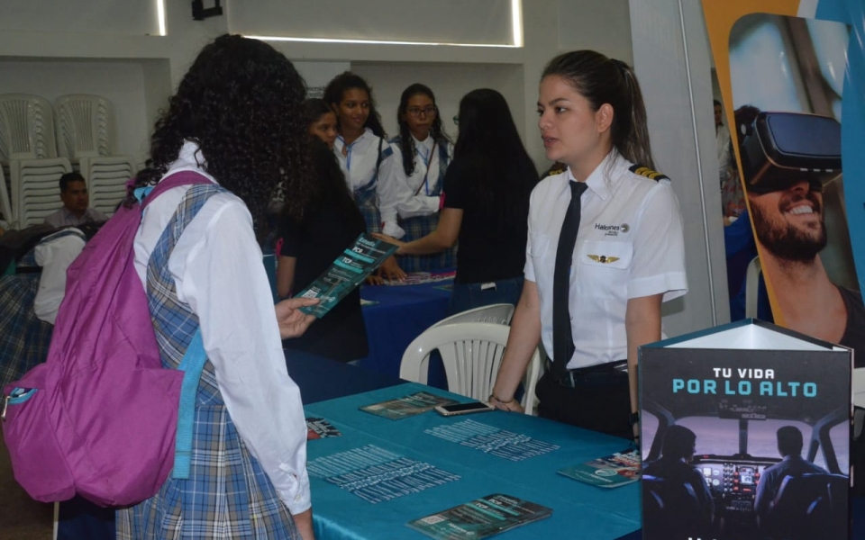 Oscar Mejía-Seguimiento Feria de Universidades en el Colegio Bilingüe Santa Marta