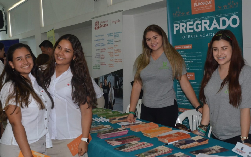 Oscar Mejía-Seguimiento Feria de Universidades en el Colegio Bilingüe Santa Marta